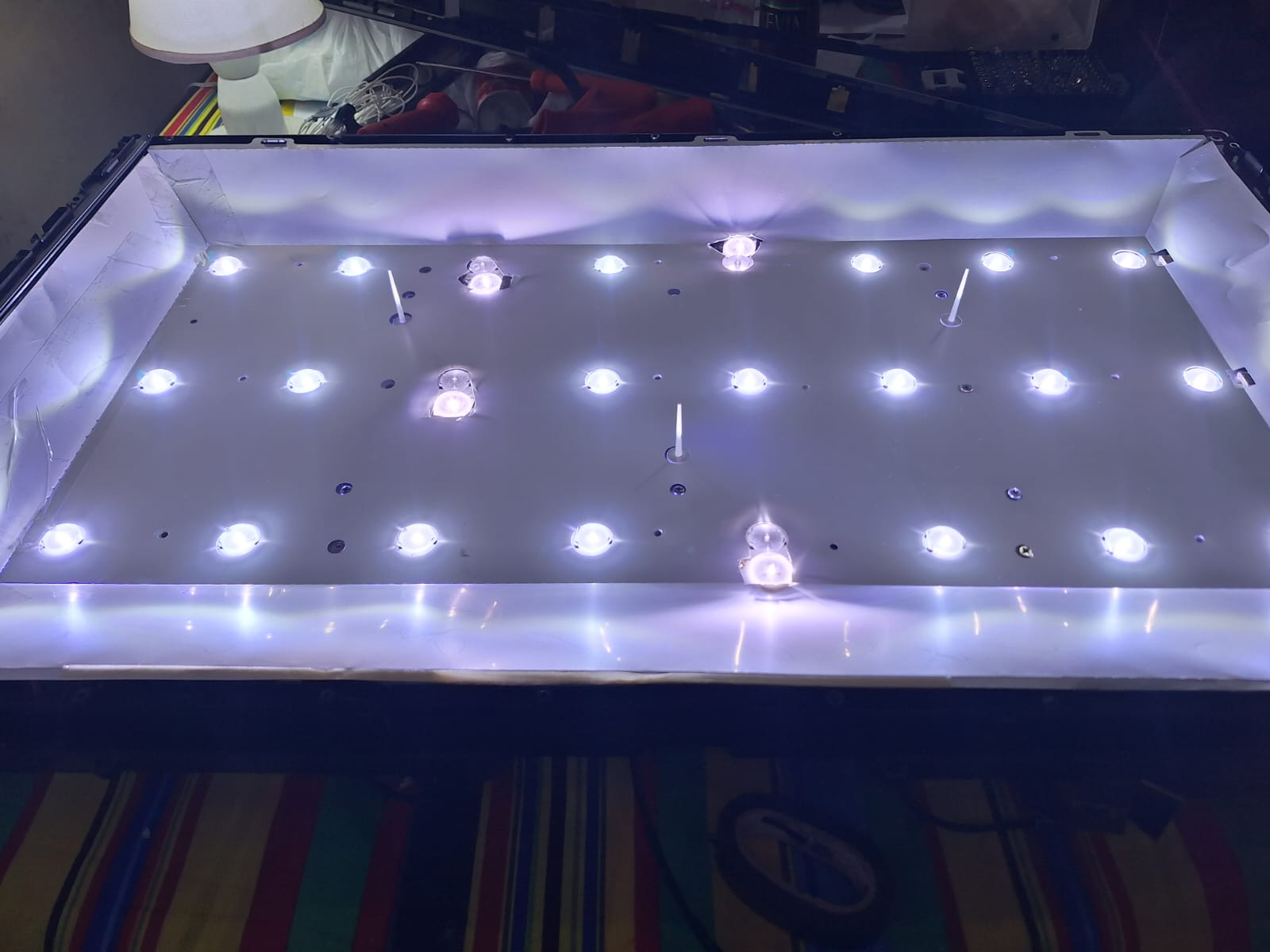 Televisor LED desarmado